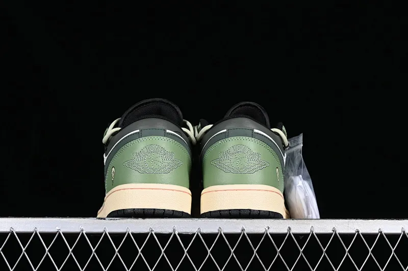 All categories Air Jordan Jordan series basketball shoes Air Jordan 1 Low Z version Air Jordan 1 Low AJ1 Joe 1 strap deconstruction low-top basketball shoes 553558-062